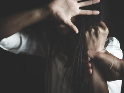 12 ans, fugueuse, sa mère lui lacère le corps avec une lame 