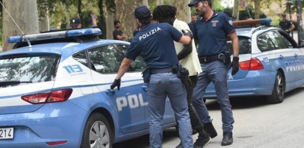 Italie : un Sénégalais tente de tuer un policier, le film de l'agression