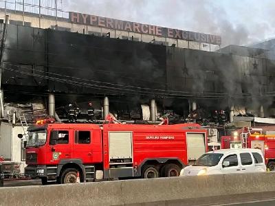 L'hyper marché exclusive en feu