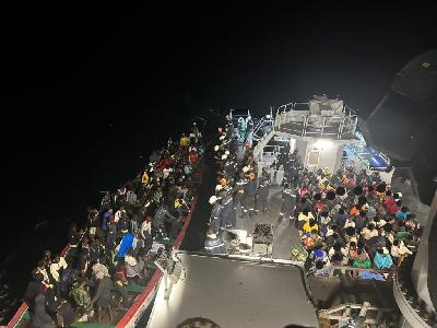 La marine sénégalaise intercepte une pirogue de migrants avec 239 personnes à son bord